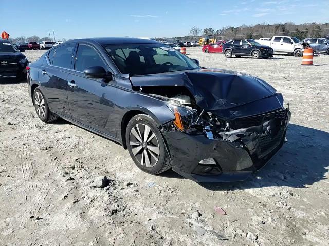2019 Nissan Altima - Image 11