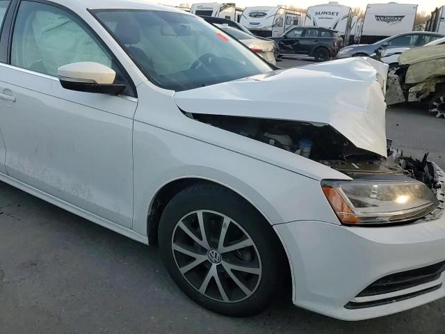 2017 Volkswagen Jetta - Image 11