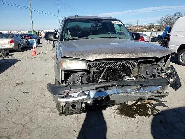 2004 Chevrolet Silverado - Image 10
