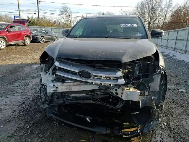2019 Toyota Highlander - Image 12