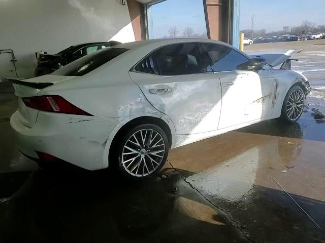 2015 Lexus IS - Image 13