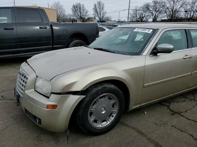 2006 Chrysler 300 - Image 11