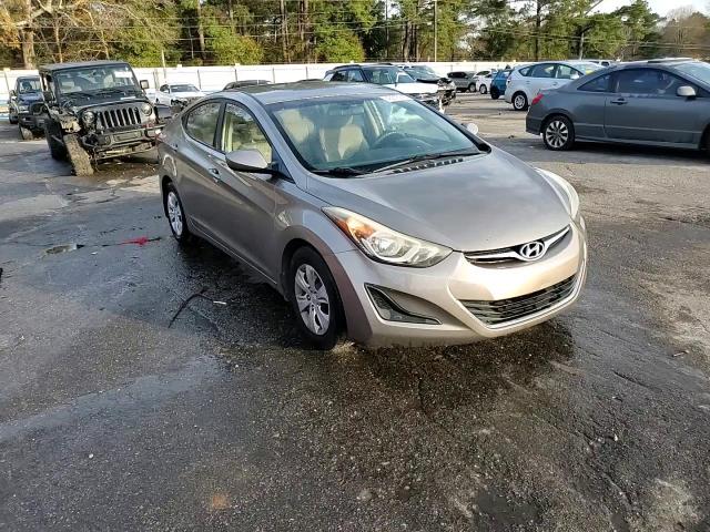 2016 Hyundai Elantra - Image 13