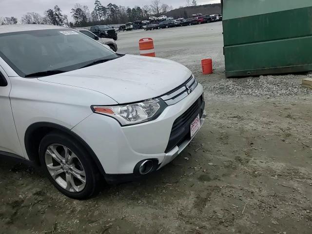 2015 Mitsubishi Outlander - Image 11