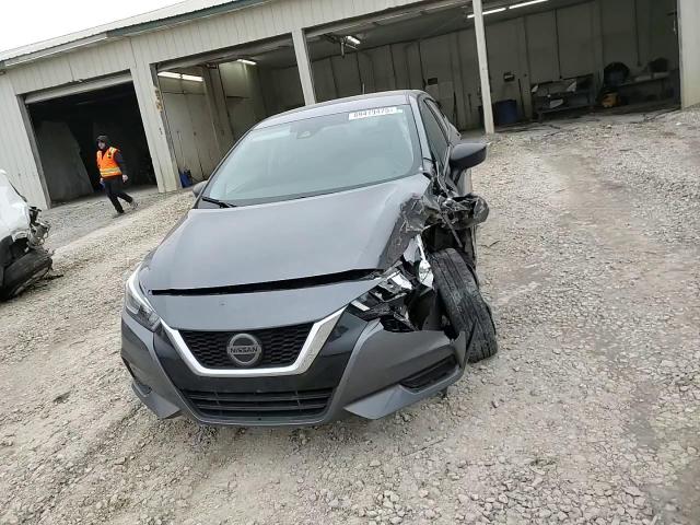 2021 Nissan Versa - Image 13