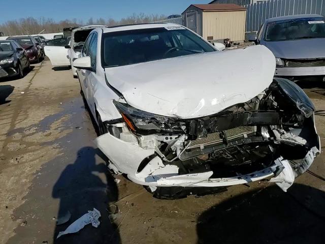 2016 Toyota Camry - Image 13
