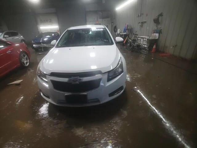 2013 Chevrolet Cruze - Image 11