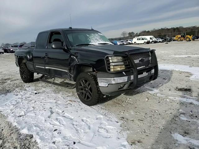2005 Chevrolet Silverado - Image 11