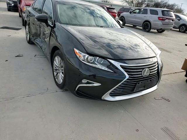 2017 Lexus ES - Image 10