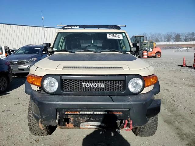 2010 Toyota FJ Cruiser - Image 12