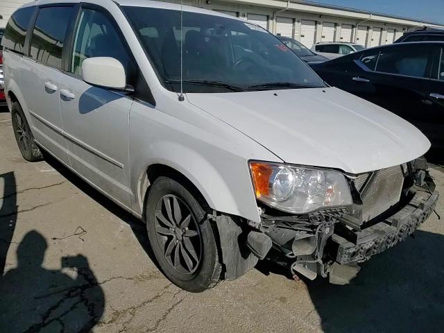 2017 Dodge Caravan - Image 11