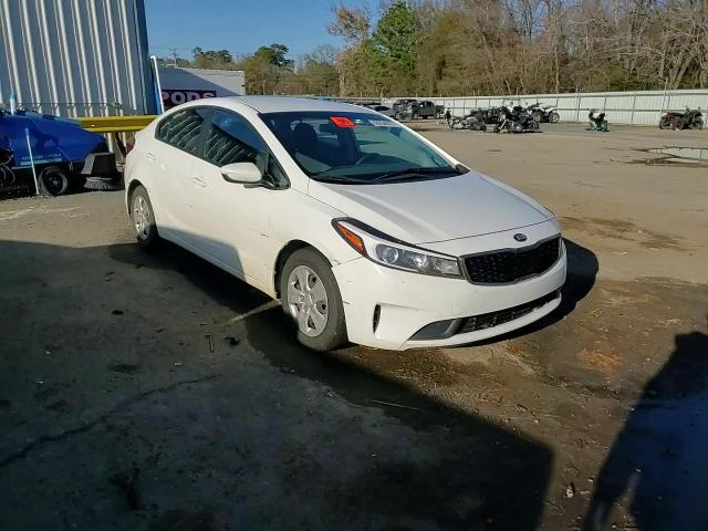 2018 Kia Forte - Image 13