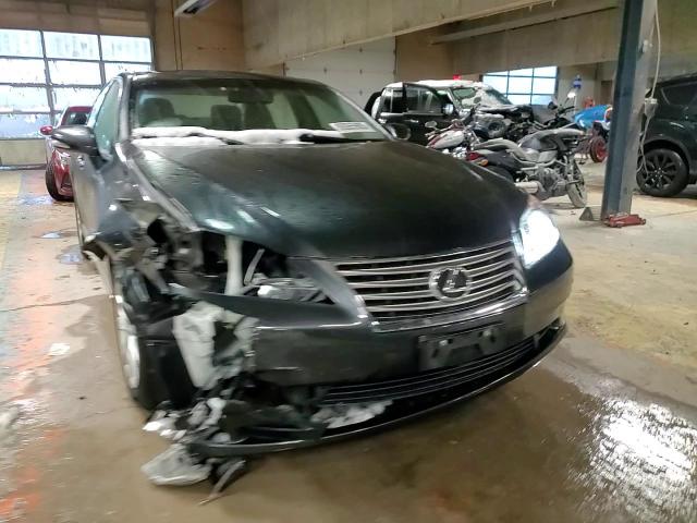 2010 Lexus ES - Image 11