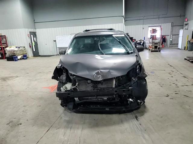 2015 Toyota Sienna - Image 12