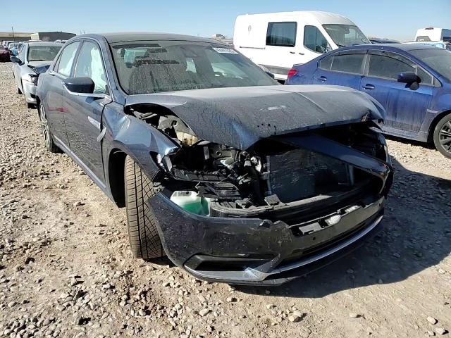 2017 Lincoln Continental - Image 11