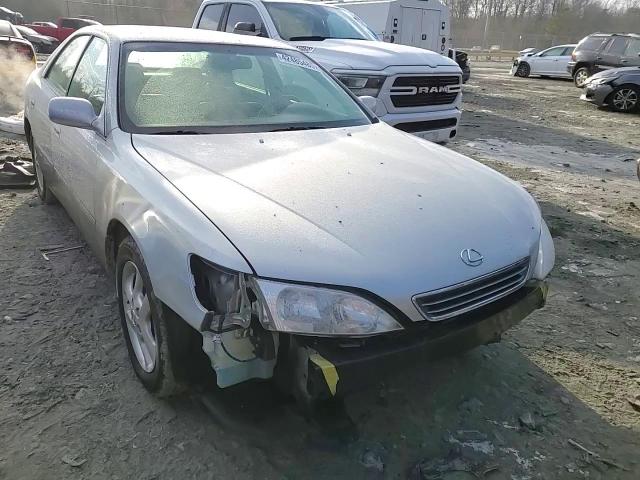 2001 Lexus ES - Image 10