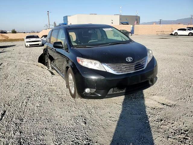 2017 Toyota Sienna - Image 12