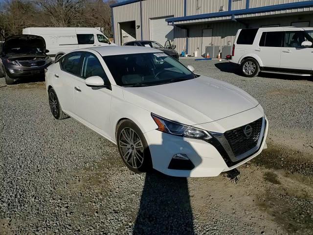 2019 Nissan Altima - Image 11