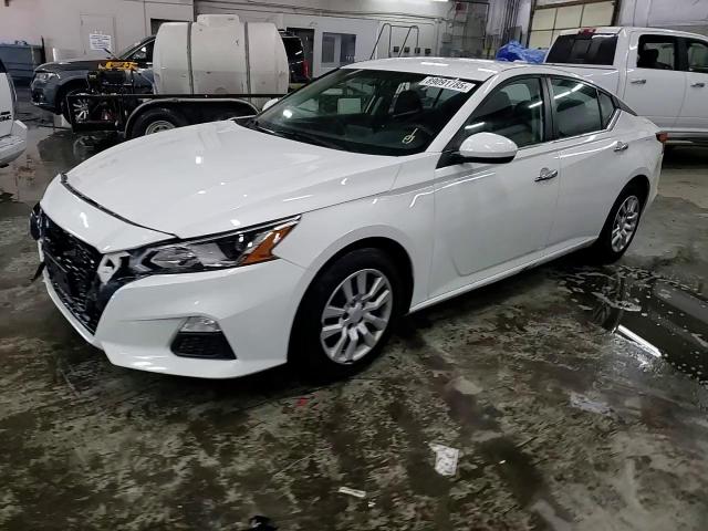 2019 Nissan Altima - Image 13