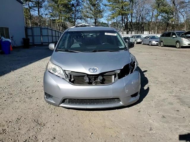2015 Toyota Sienna - Image 14