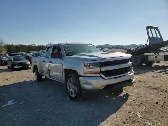 2016 Chevrolet Silverado - Image 11