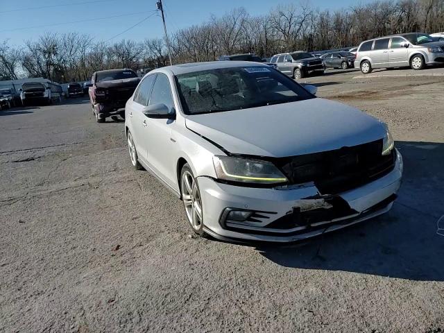 2017 Volkswagen Jetta - Image 11