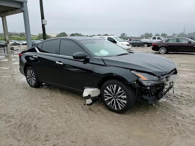 2023 Nissan Altima - Image 10