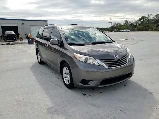 2015 Toyota Sienna - Image 14