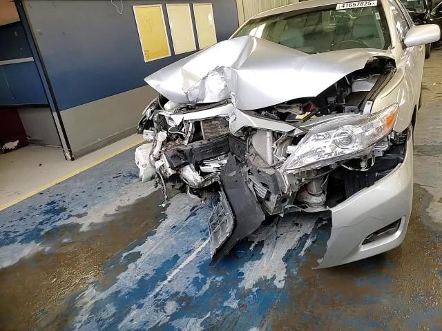 2011 Toyota Camry - Image 10