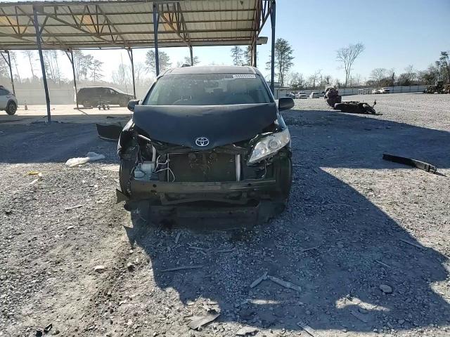 2011 Toyota Sienna - Image 11