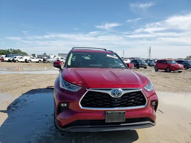 2022 Toyota Highlander - Image 11