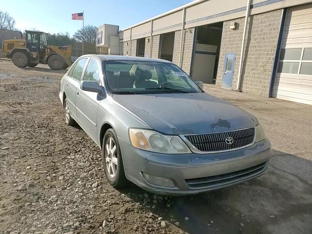 2002 Toyota Avalon - Image 10
