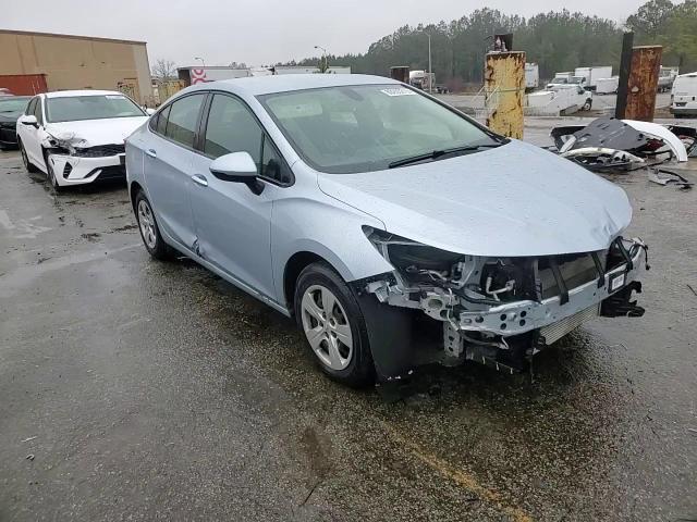 2018 Chevrolet Cruze - Image 10