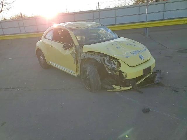 2013 Volkswagen Beetle - Image 11