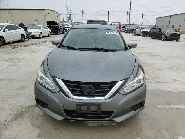 2017 Nissan Altima - Image 13