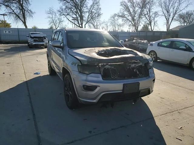 2018 Jeep Grand Cherokee - Image 12