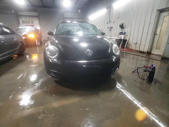 2013 Volkswagen Beetle - Image 14