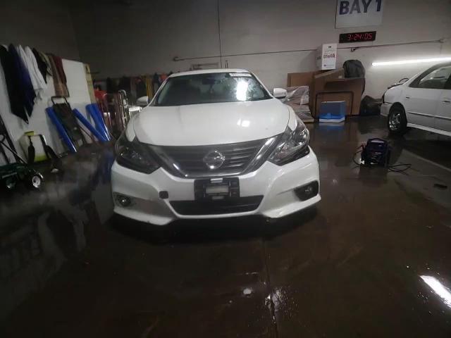 2016 Nissan Altima - Image 13