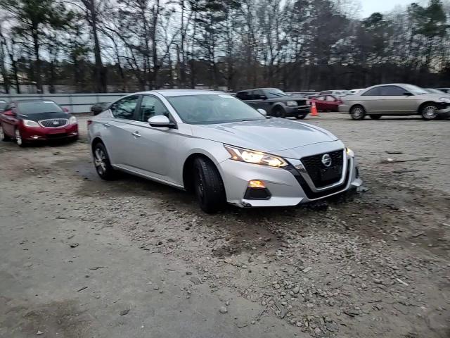 2020 Nissan Altima - Image 13