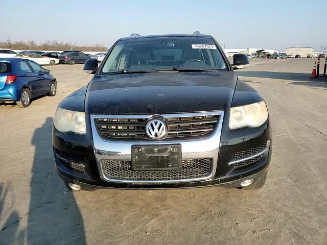 2009 Volkswagen Touareg - Image 12
