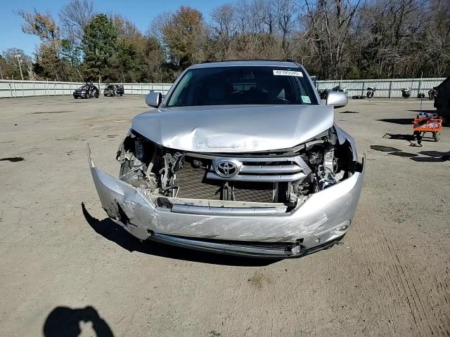 2012 Toyota Highlander - Image 11