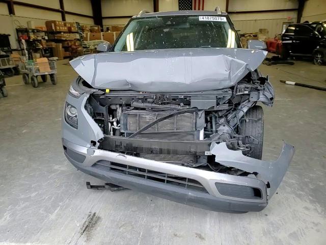 2022 Hyundai Venue - Image 11