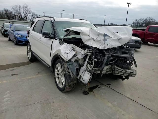 2016 Ford Explorer - Image 11