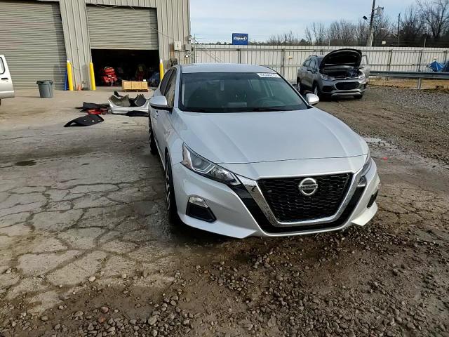 2019 Nissan Altima - Image 14