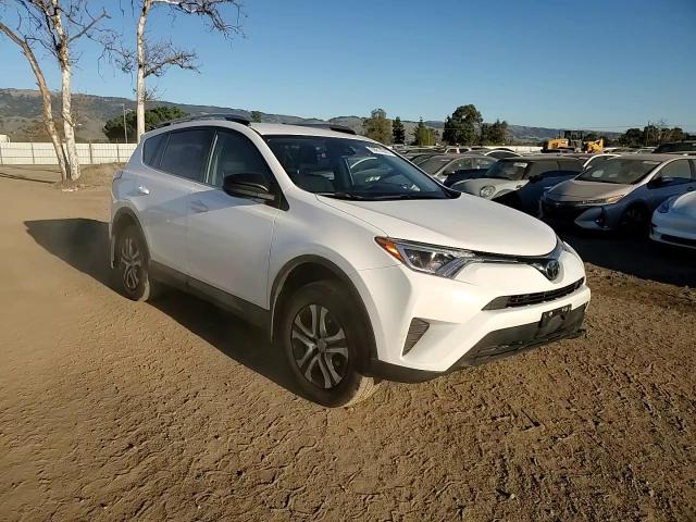 2018 Toyota RAV 4 - Image 11