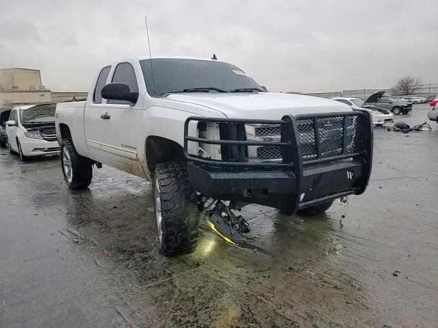2013 Chevrolet Silverado - Image 11