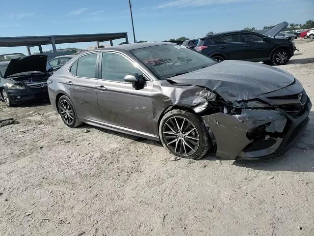 2022 Toyota Camry - Image 10