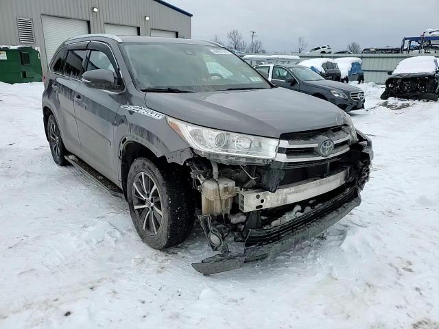 2018 Toyota Highlander - Image 11