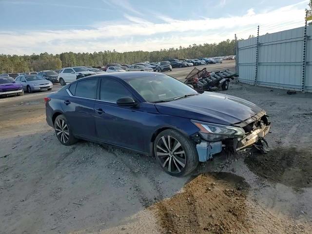 2021 Nissan Altima - Image 11