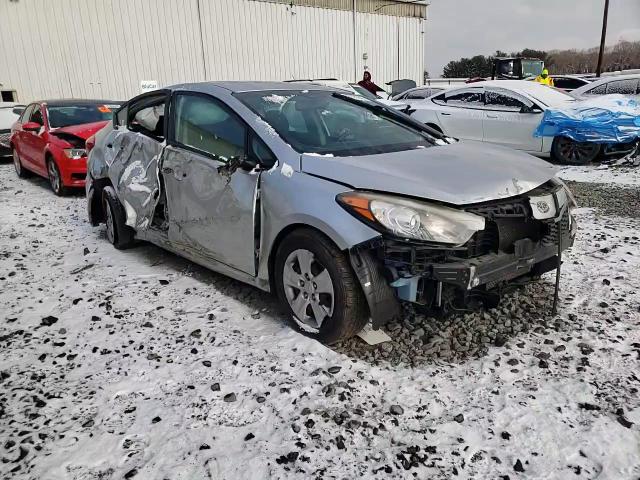 2015 Kia Forte - Image 13